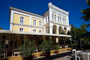 Отель Hotel Astoria  Балатонфюред